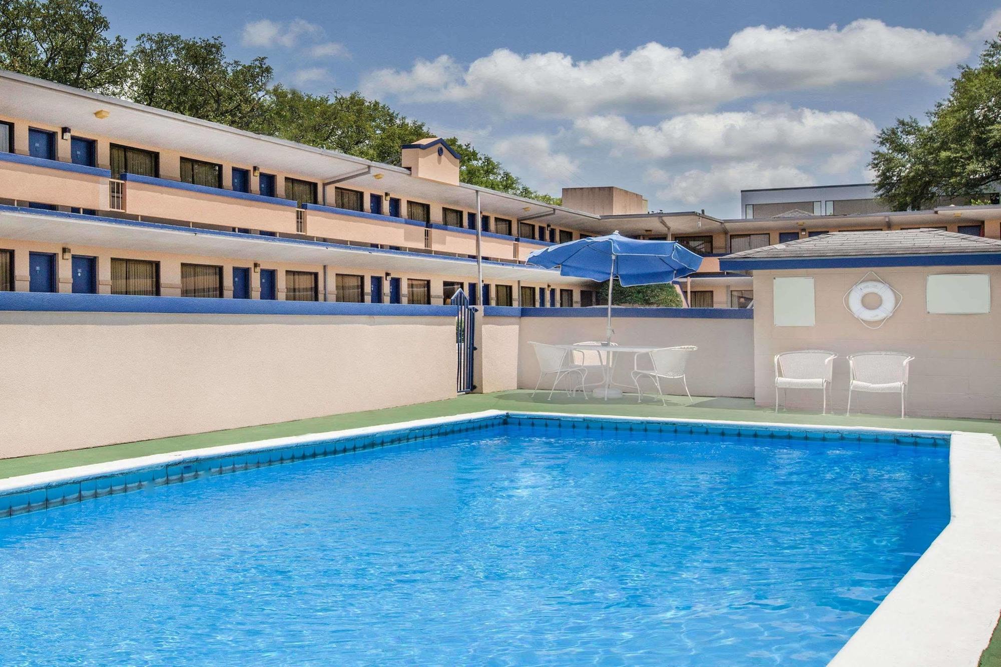 Travelodge By Wyndham ลาฟาแย็ตต์ ภายนอก รูปภาพ